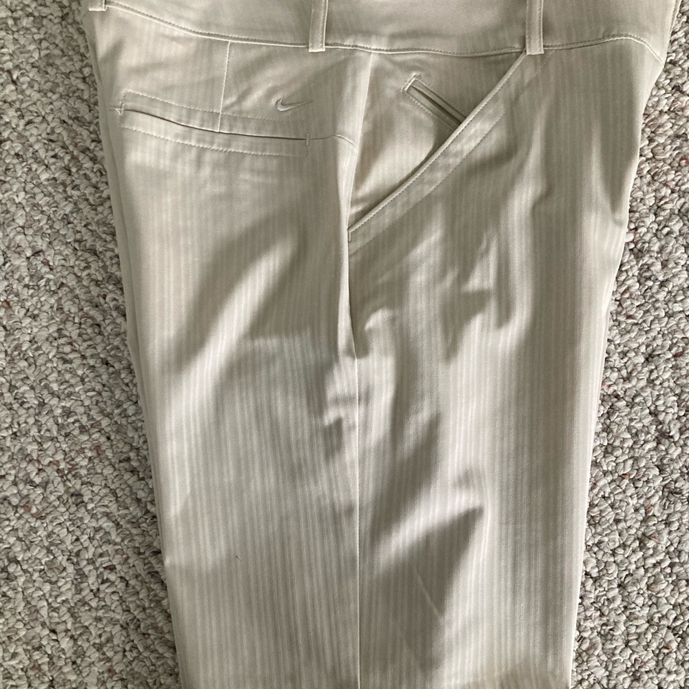 EUC khaki NIKE women’s golf shorts size 4.